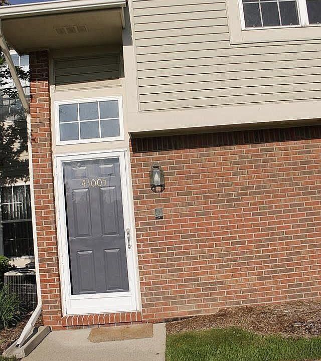 1st image of 43005 Woodbridge Dr