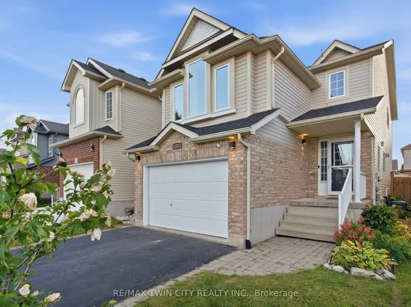15 Cannes St, Kitchener, ON N2R 1V9