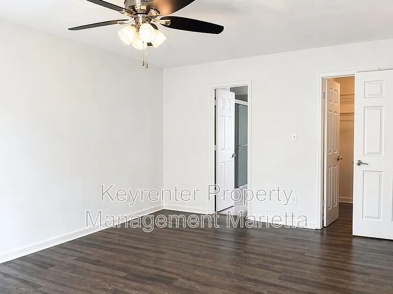 723 Hanover Ln — Photo 17
