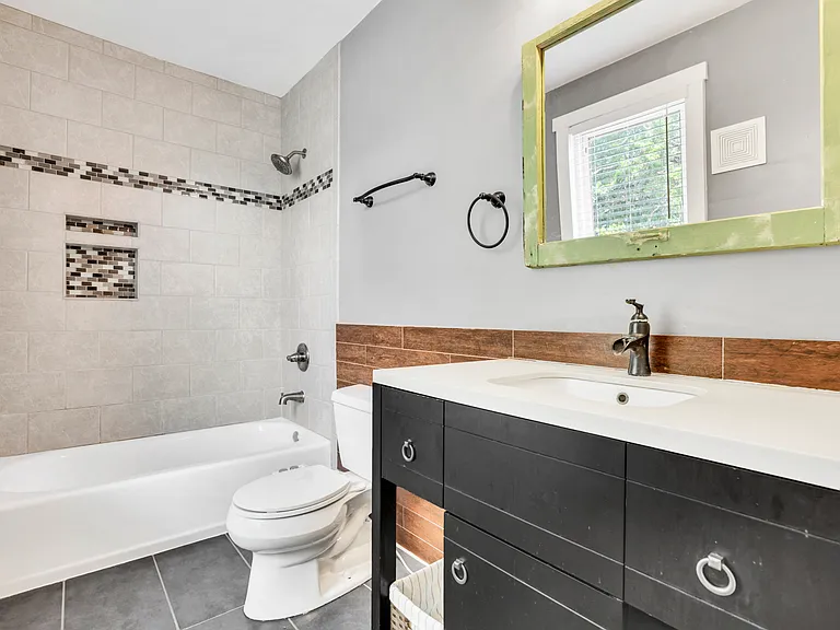 258 Allen Ave — Photo 22