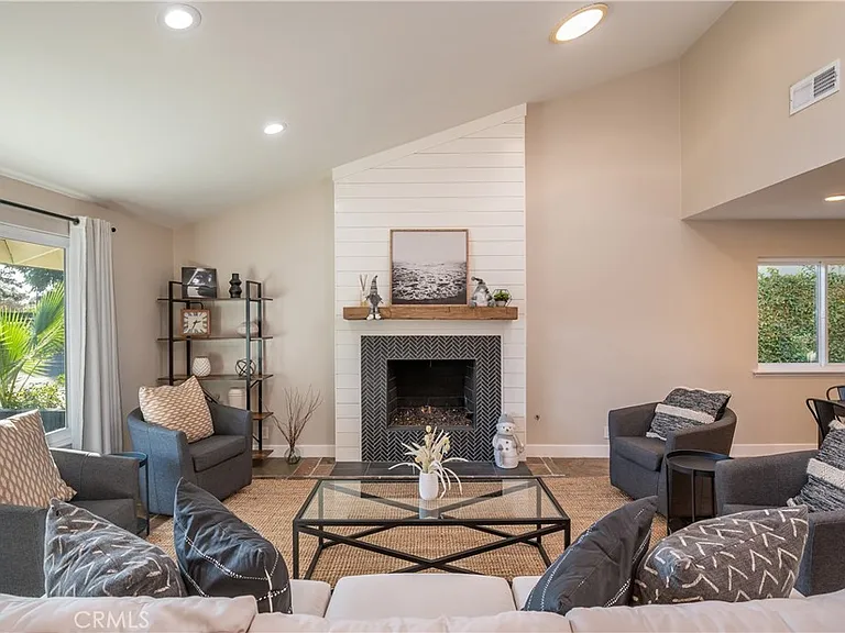 409 W Sierra Dr — Photo 3
