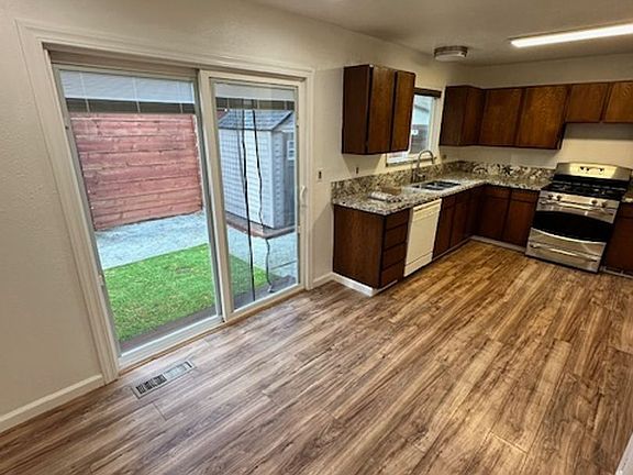4th image of 3625 Larch Ave Unit A