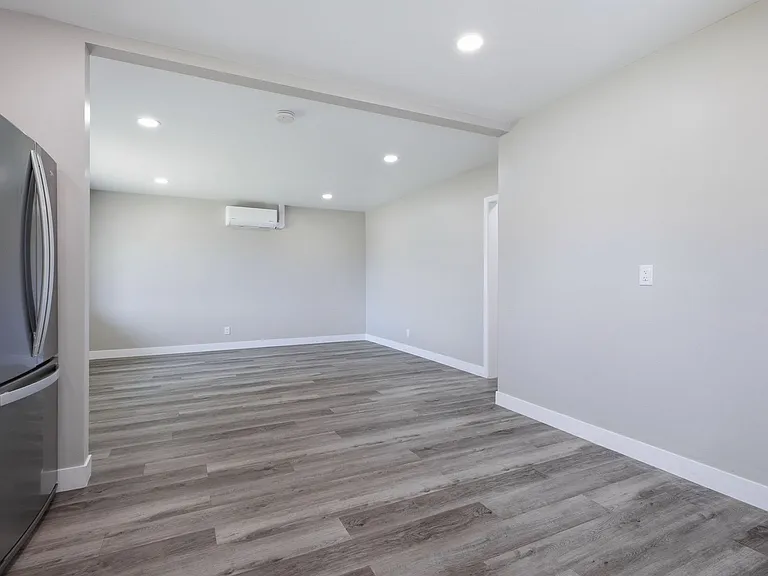 1076 El Campo Dr — Photo 6