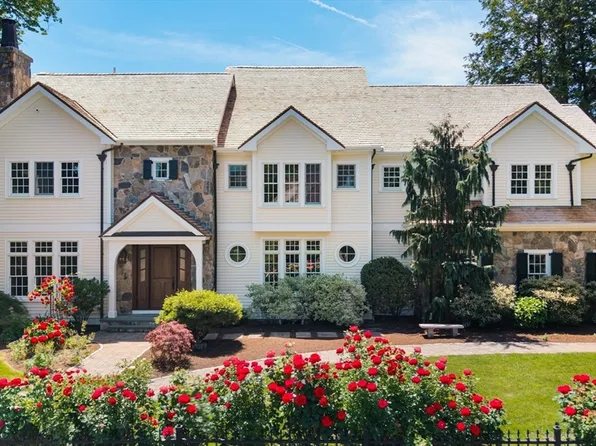 8 Valley Rd, Wellesley, MA 02481