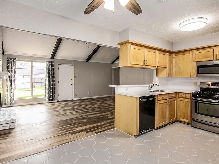4305 Fairway St — Photo 8