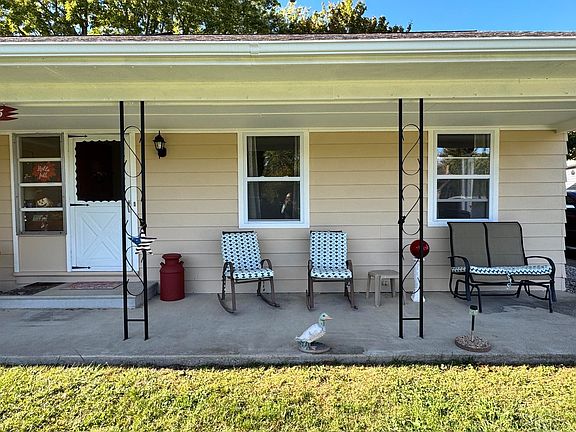 3rd image of 3465 Sunnyview Dr