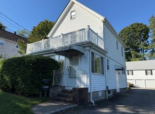 6 Red Brook Ter, Great Neck, NY 11024
