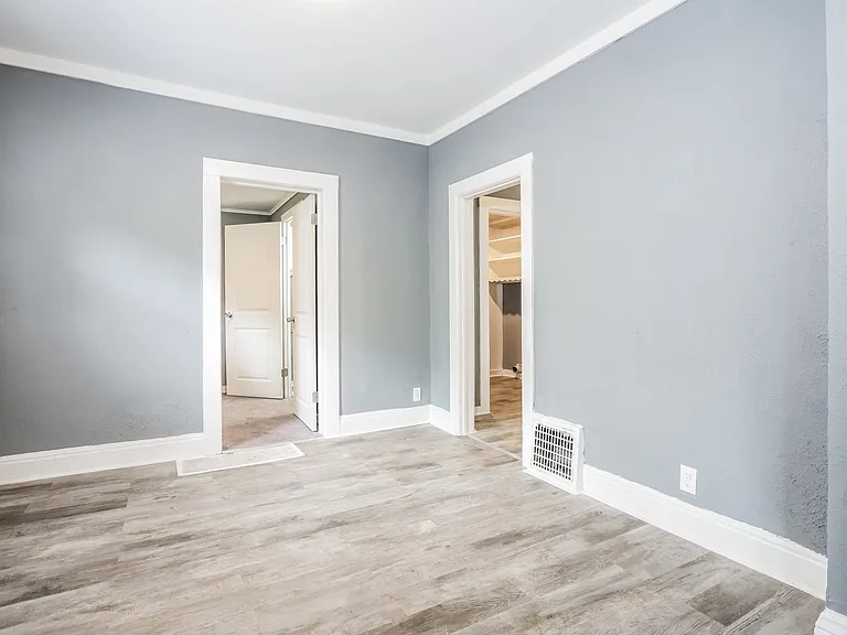 1893455_018_living_room_12877789.jpg