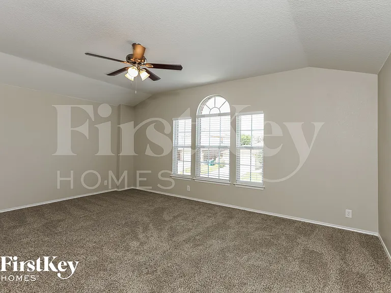 466 Dolly Dr — Photo 8
