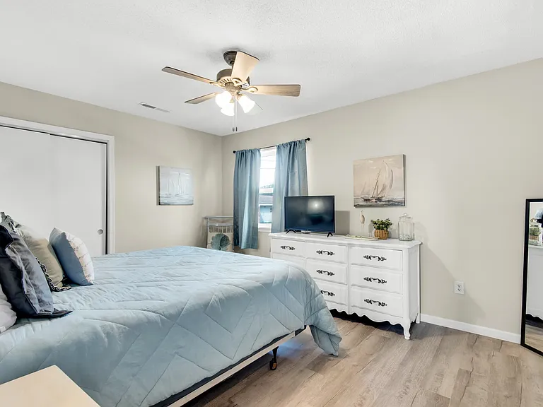301 Chelsea Dr — Photo 21