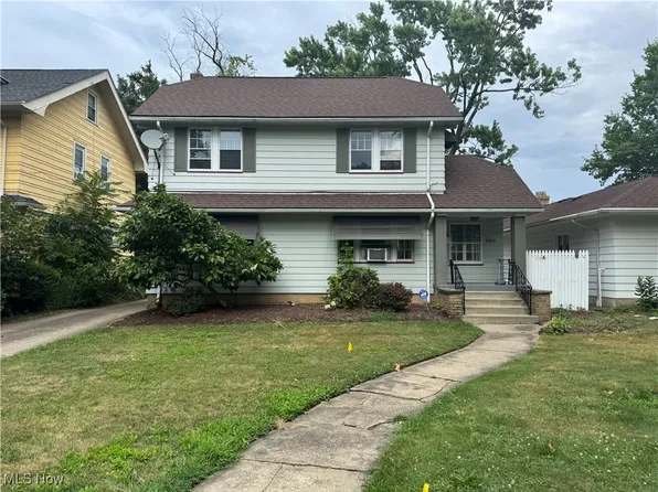 2059 Atkins Ave, Lakewood, OH 44107
