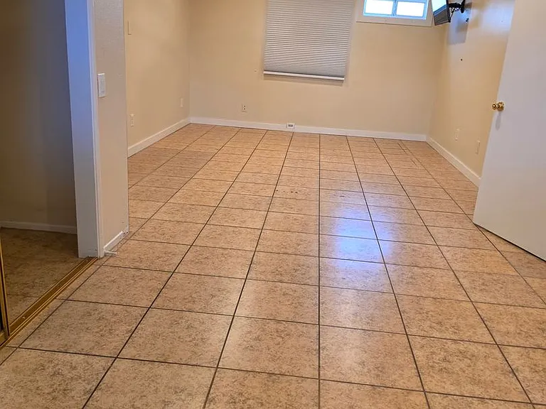 540-570 S Highland Dr — Photo 12