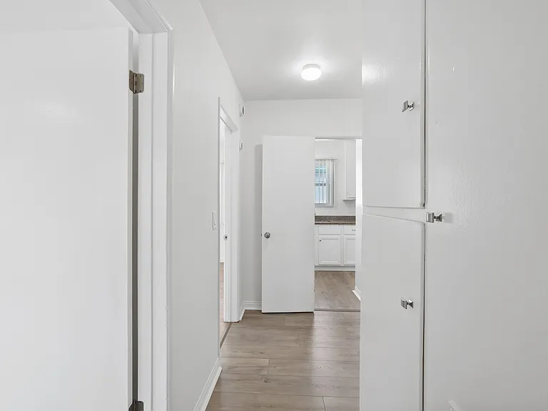 12249 Vanowen St #D — Photo 20