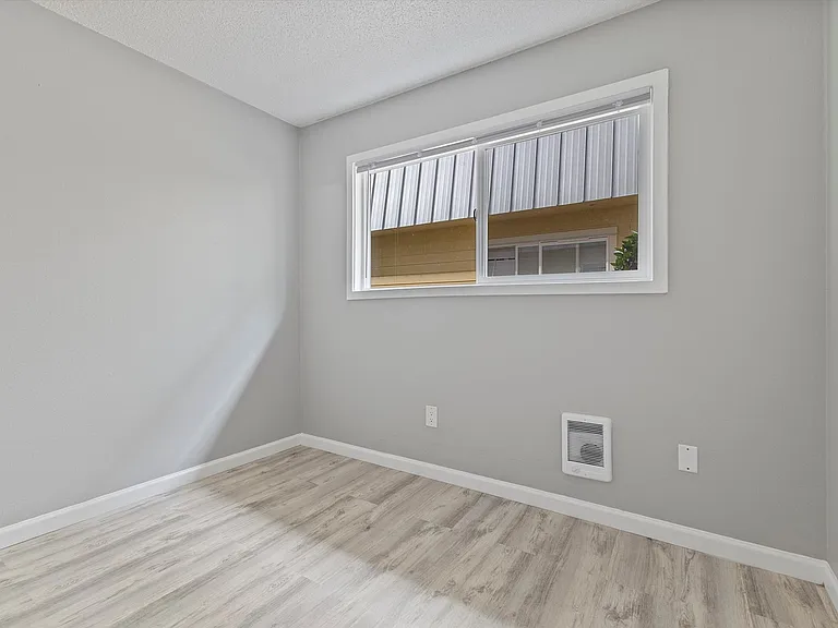 Executive East — Photo 13