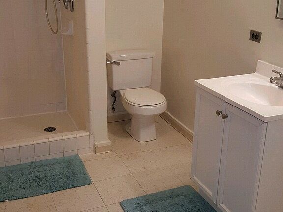 4th image of 1550 Wilder Ave APT A1013