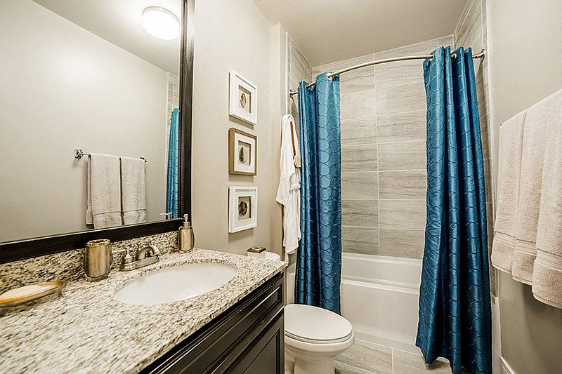 Marble Style Floorplan Bathroom