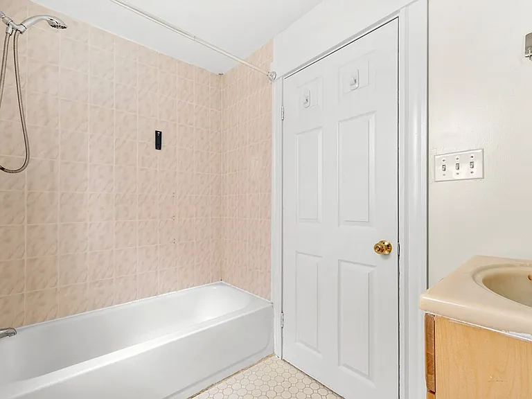 38 Illinois Ave #2 — Photo 6