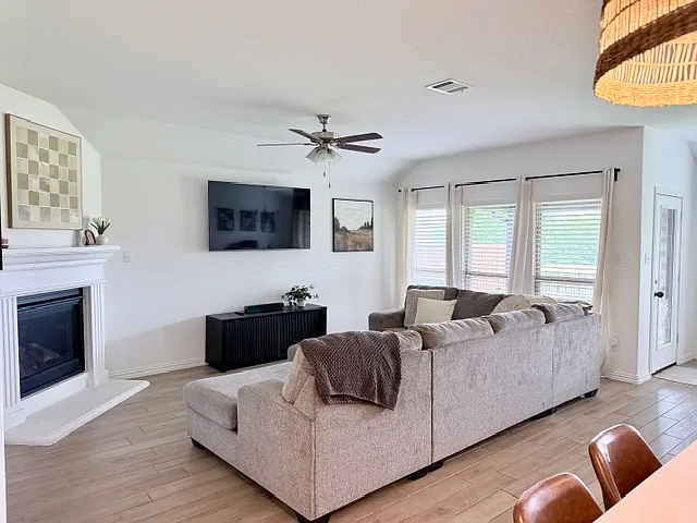 2036 Meliana Dr — Photo 4