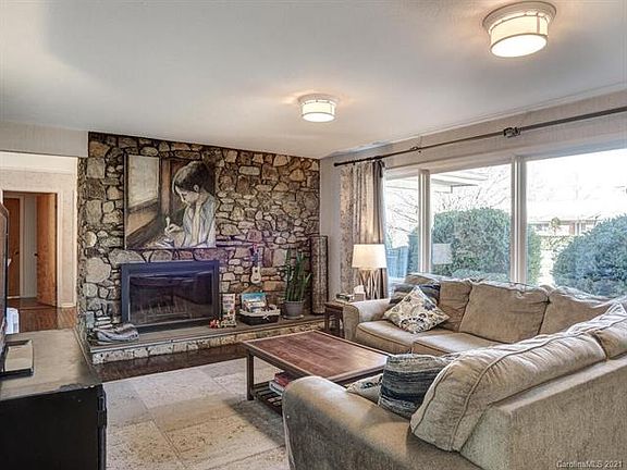 5th image of 213 Sheneman Dr