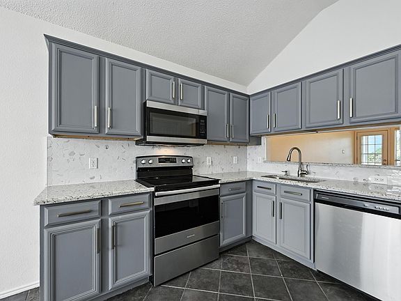3rd image of 1455 Morrison Dr