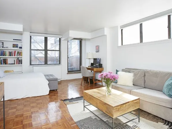 222 West 14th Street image 1 of 4