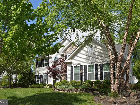 3rd image of 4954 Pebble Run Rd