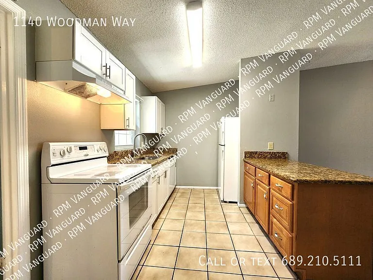 1140 Woodman Way — Photo 4