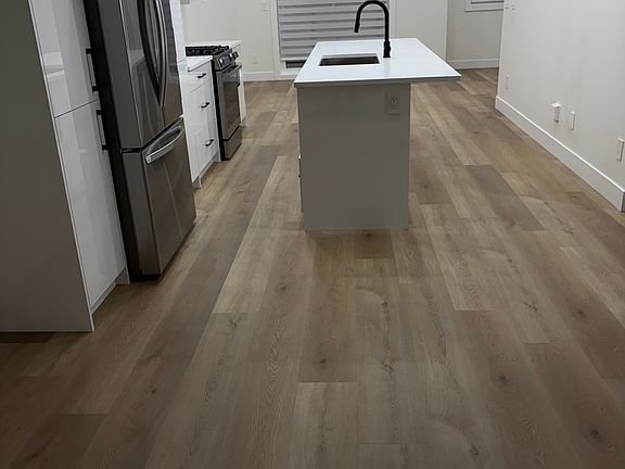 4th image of 203 Pembina St