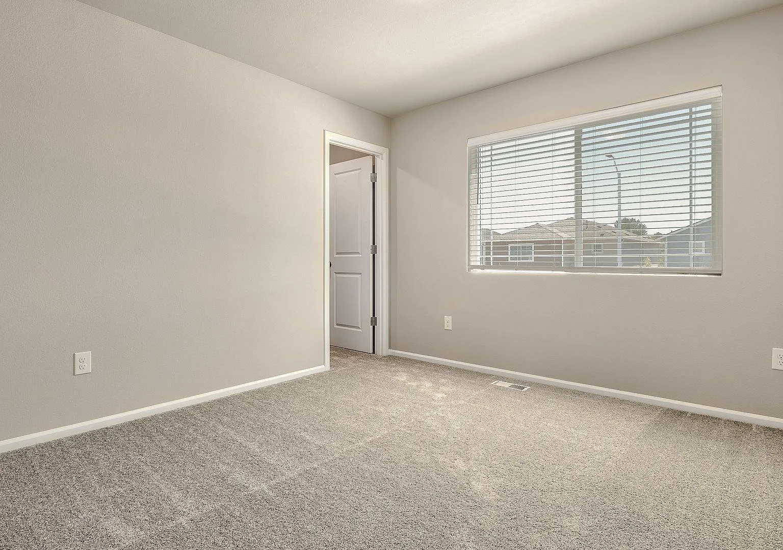 3 bed, 2.5 bath, 1880 sqft, $2,995 — Photo 4