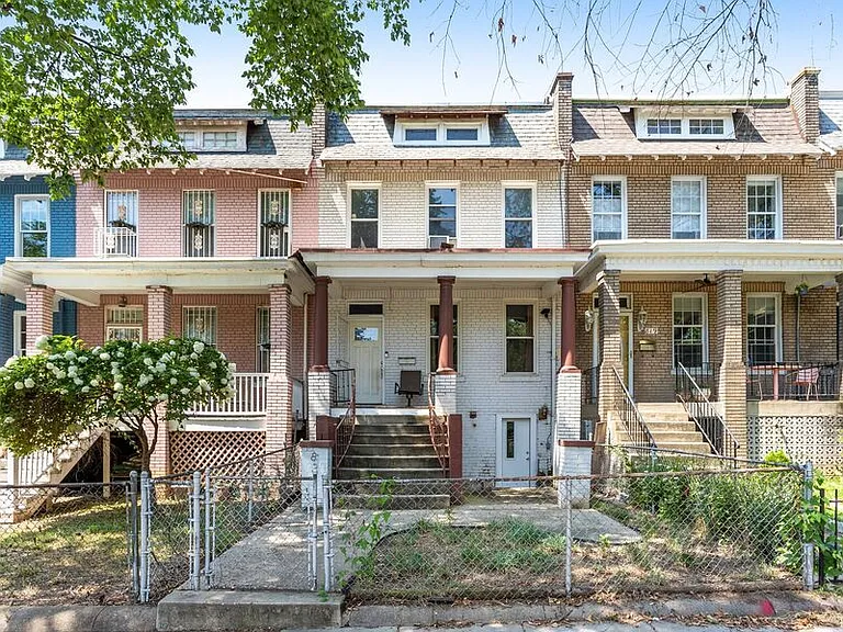 821 Kentucky Ave SE — Photo 2