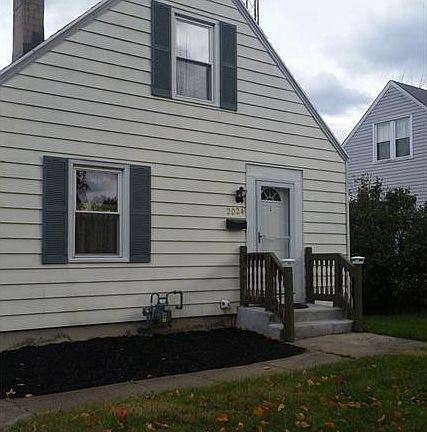 3rd image of 2024 E Bataan Dr