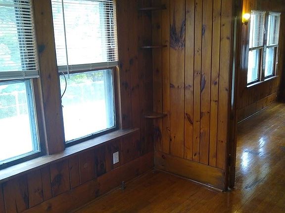 3rd image of 548 Baldwin St APT 3