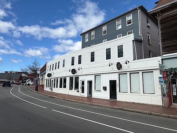 3rd image of 222 Main St