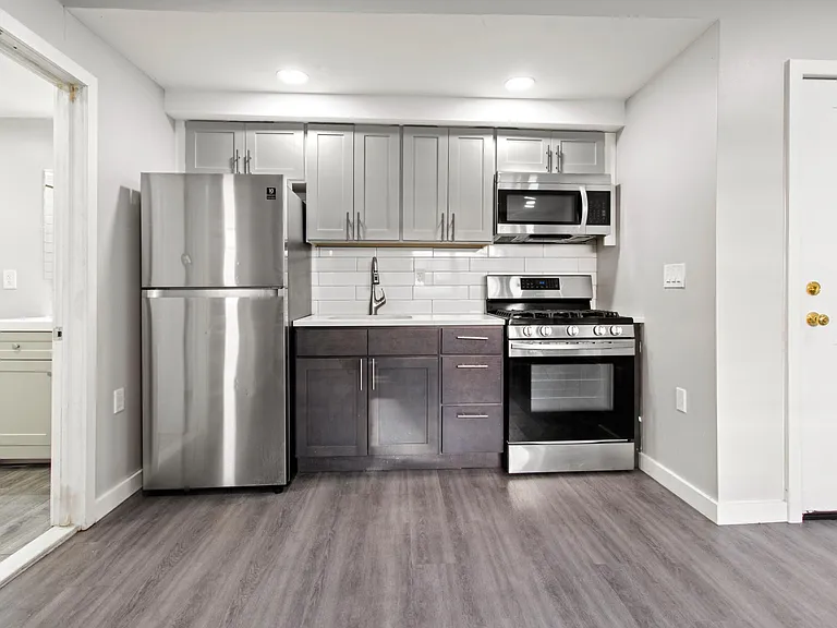 1240 E Washington Ln — Photo 11