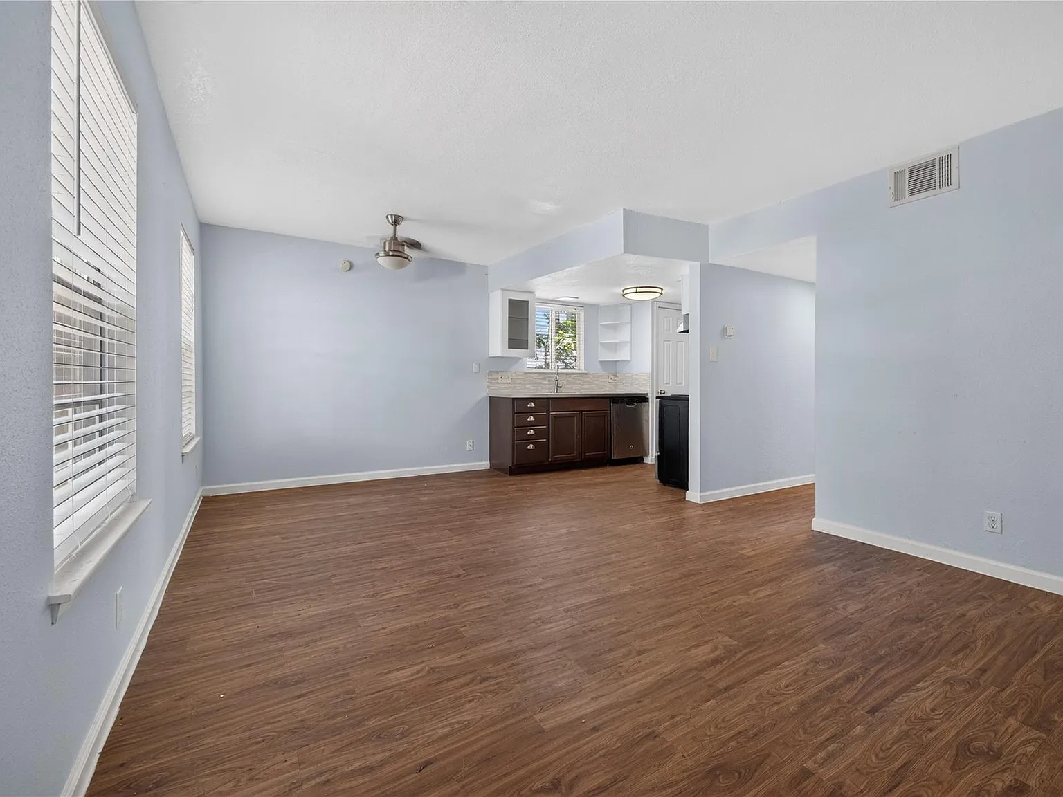 1 bed, 1.0 bath, 775 sqft, $925 — Photo 2