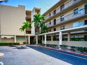 890 N Federal Hwy, Lantana, FL