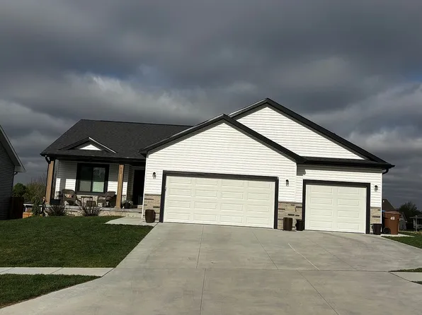 611 Woodsage Rd, Seward, NE 68434
