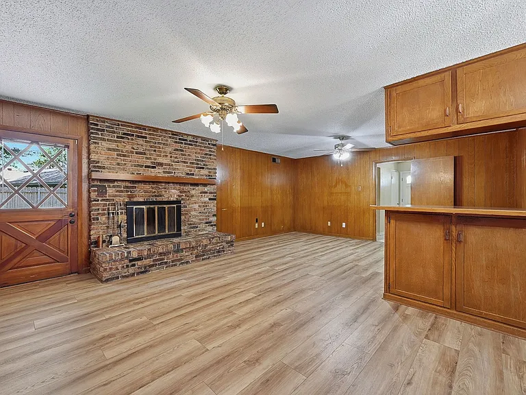 2506 Glen Ct — Photo 6