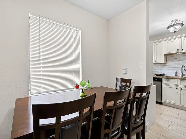 2804 Avenue J — Photo 9