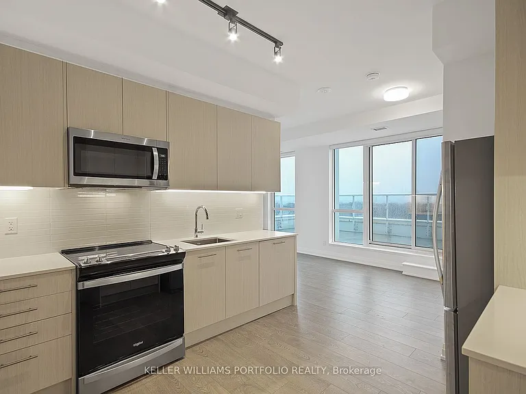 286 Main St #914 — Photo 4