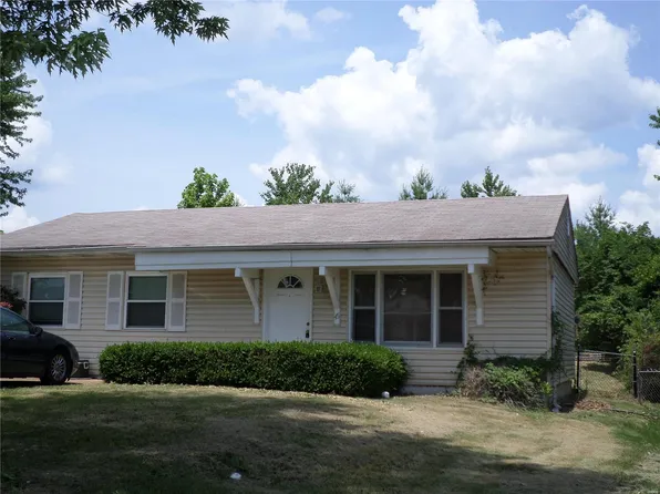 45 Cedar Ridge Dr, Pacific, MO 63069