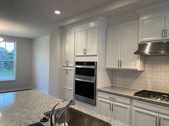 5th image of 2888 Rayfield Ave