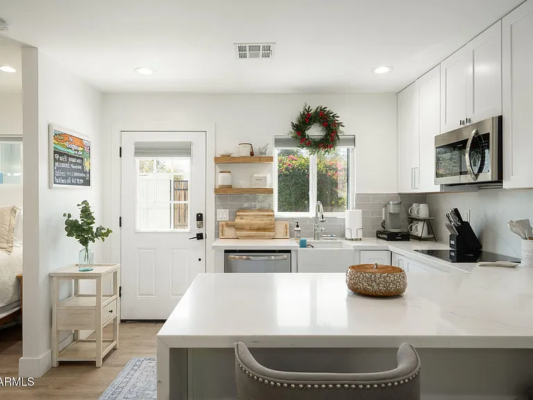 4813 E Fairmount Ave — Photo 37