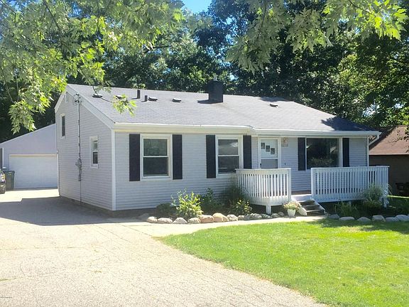 2nd image of 5228 Larkin Ave NE