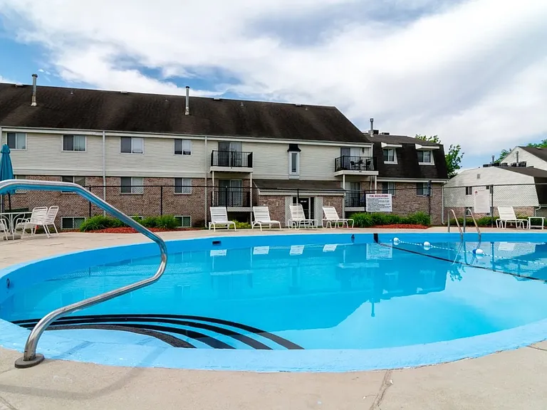 Country Club Lincoln — Photo 15