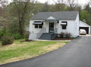 914 Riverview Dr, La Follette, TN 37766
