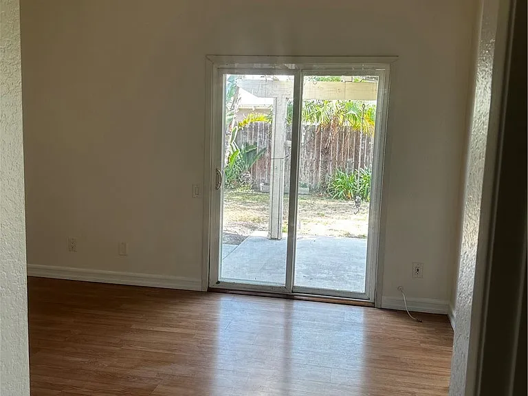 27312 Osuna — Photo 10