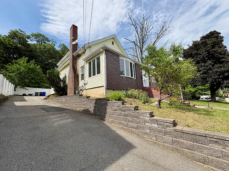 1318 Salem St — Photo 35