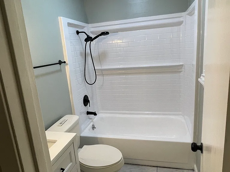 Master Bathroom - Pic 1