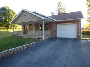 132 Stone St, Mount Hope, WV 25880